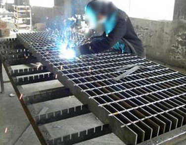 鋼格板焊接.jpg